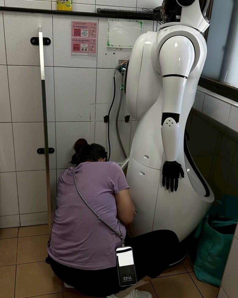Servicing the Gen-1 unit on site