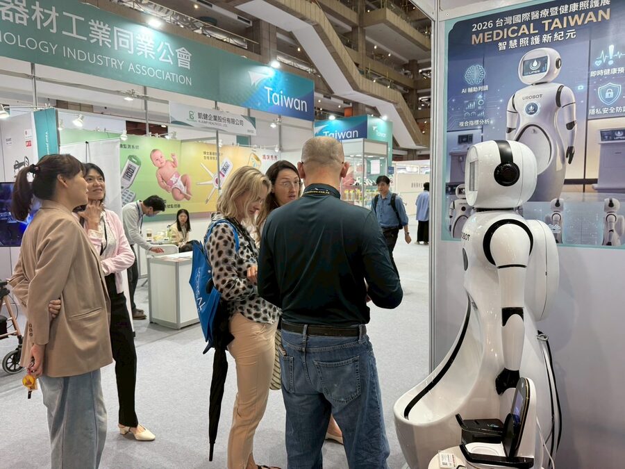Hospital staff from Poland in a long discussion at the booth